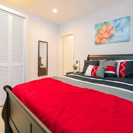 Hibiscus Cottage